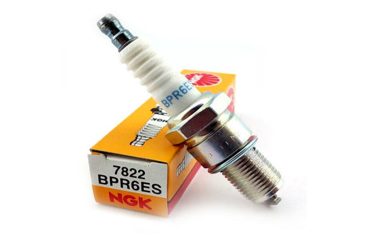 Свеча зажигания Honda GX120..390, GC(V)135..190 (NGK BPR6ES)