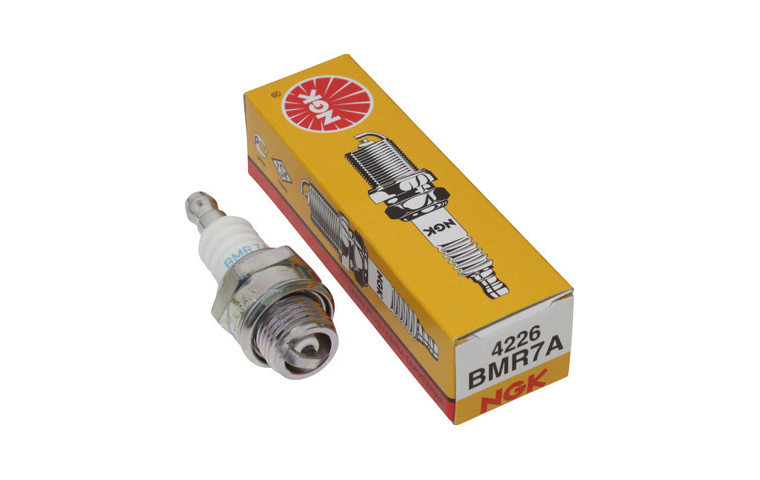 Свеча зажигания для кусторезов Hitachi (NGK BMR7A)