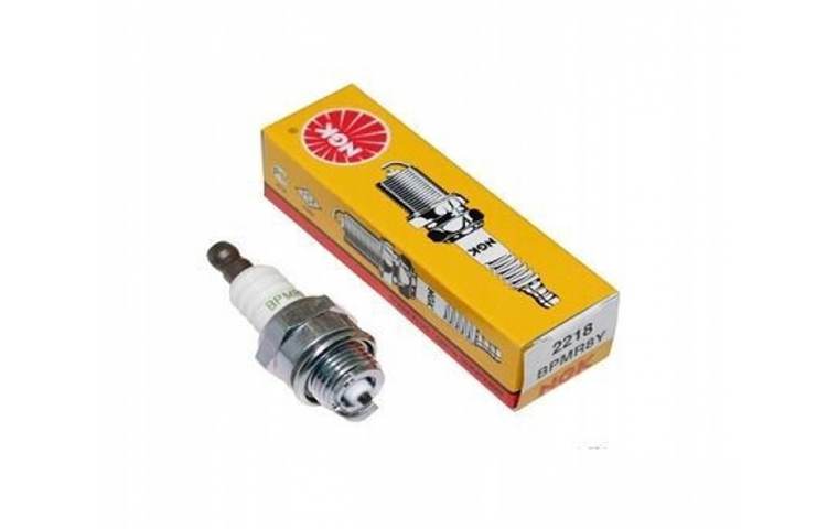 Свеча зажигания для бензопил CS361WES, CS501-CS620, SRM265, Ch240 (NGK BPMR8Y)
